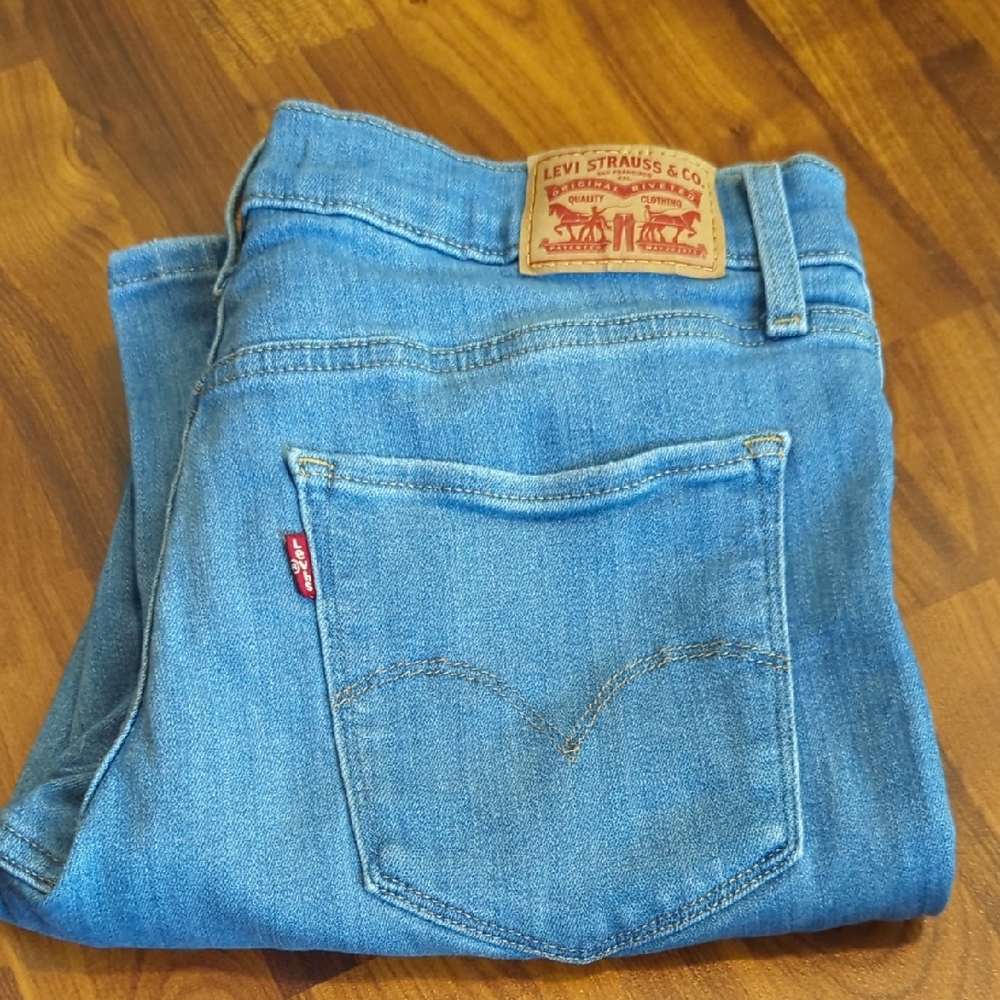 Levi's Women's Shaping Slim Jeans